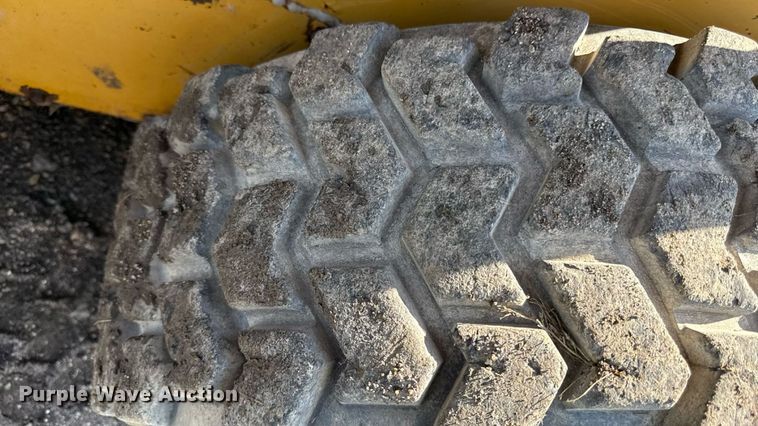 image for item ED4332 2012 Caterpillar 226B3 skid steer loader