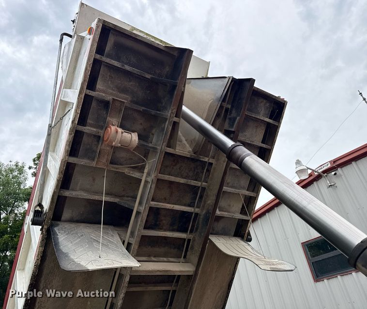 image for item ED4333 1995 Freightliner FLD 112 dump truck