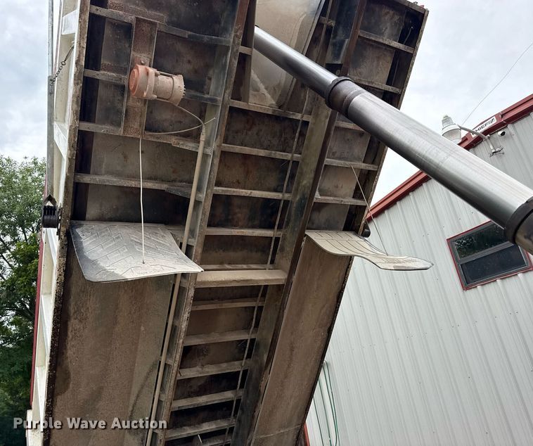 image for item ED4333 1995 Freightliner FLD 112 dump truck