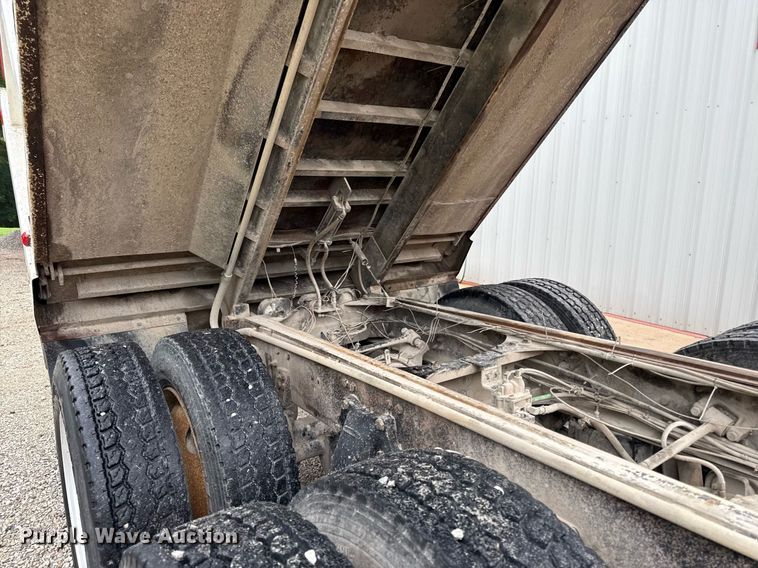 image for item ED4333 1995 Freightliner FLD 112 dump truck