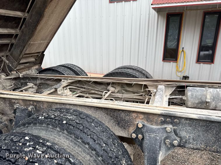 image for item ED4333 1995 Freightliner FLD 112 dump truck