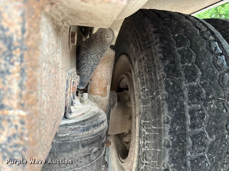 image for item ED4333 1995 Freightliner FLD 112 dump truck