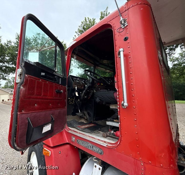 image for item ED4333 1995 Freightliner FLD 112 dump truck