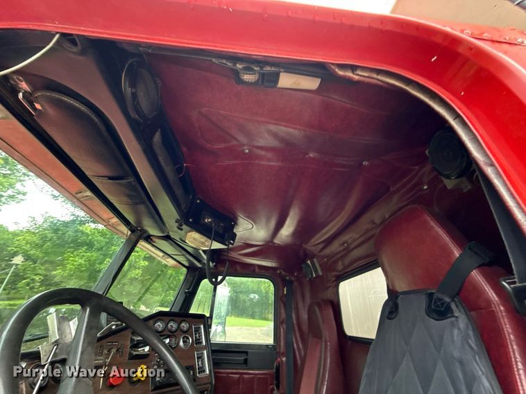 image for item ED4333 1995 Freightliner FLD 112 dump truck