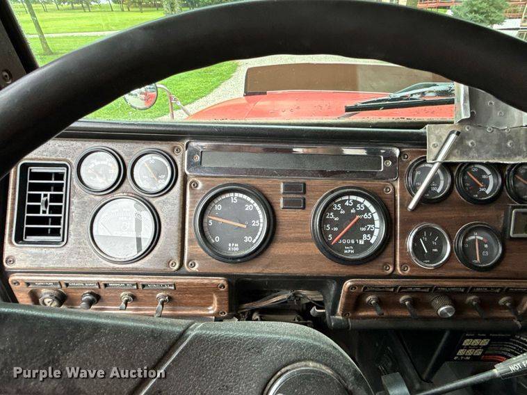 image for item ED4333 1995 Freightliner FLD 112 dump truck