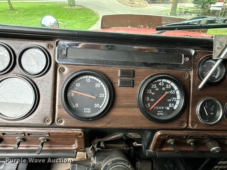 image for item ED4333 1995 Freightliner FLD 112 dump truck