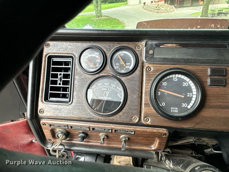 image for item ED4333 1995 Freightliner FLD 112 dump truck