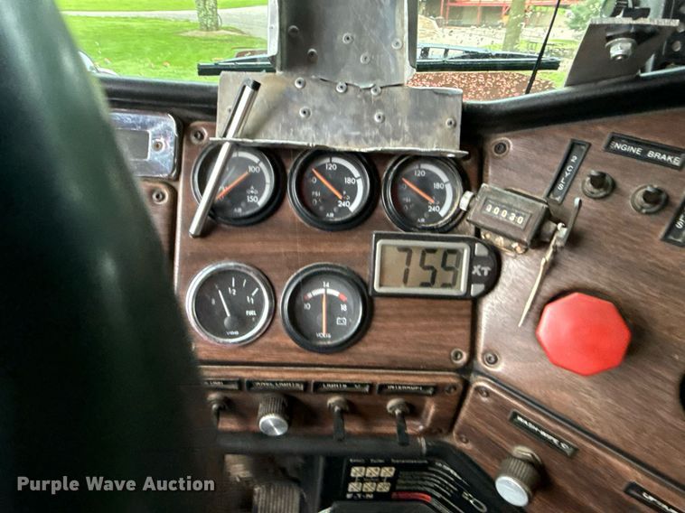 image for item ED4333 1995 Freightliner FLD 112 dump truck