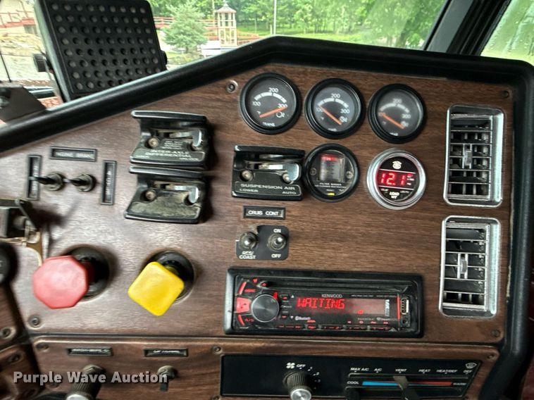 image for item ED4333 1995 Freightliner FLD 112 dump truck