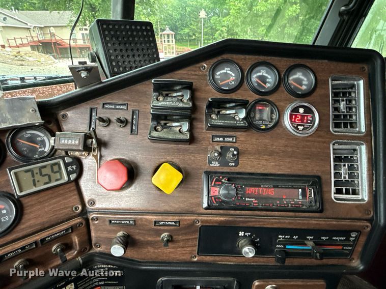 image for item ED4333 1995 Freightliner FLD 112 dump truck