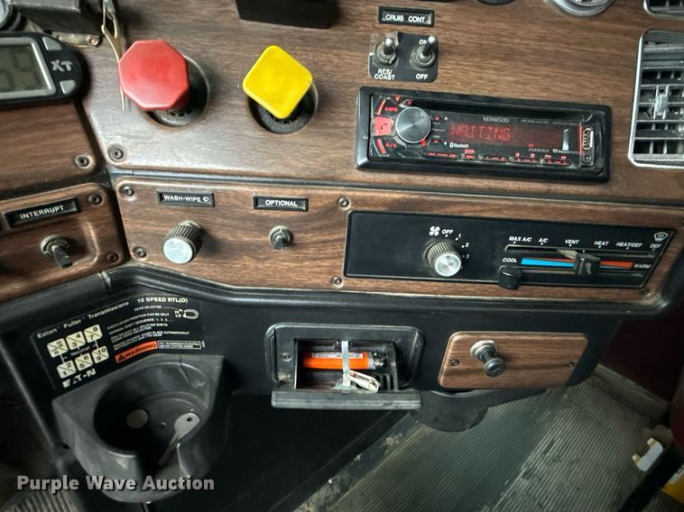 image for item ED4333 1995 Freightliner FLD 112 dump truck