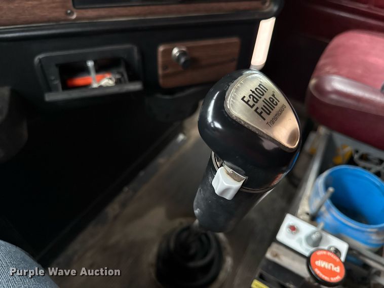 image for item ED4333 1995 Freightliner FLD 112 dump truck