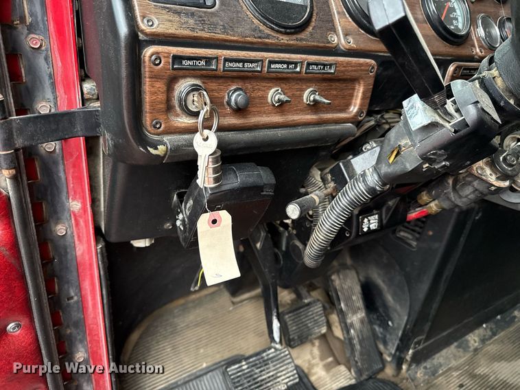 image for item ED4333 1995 Freightliner FLD 112 dump truck