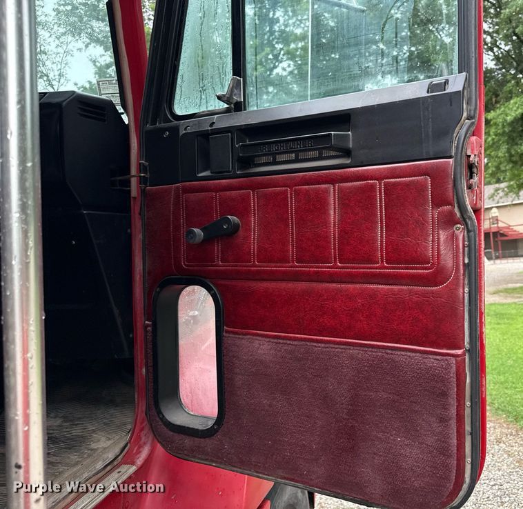 image for item ED4333 1995 Freightliner FLD 112 dump truck