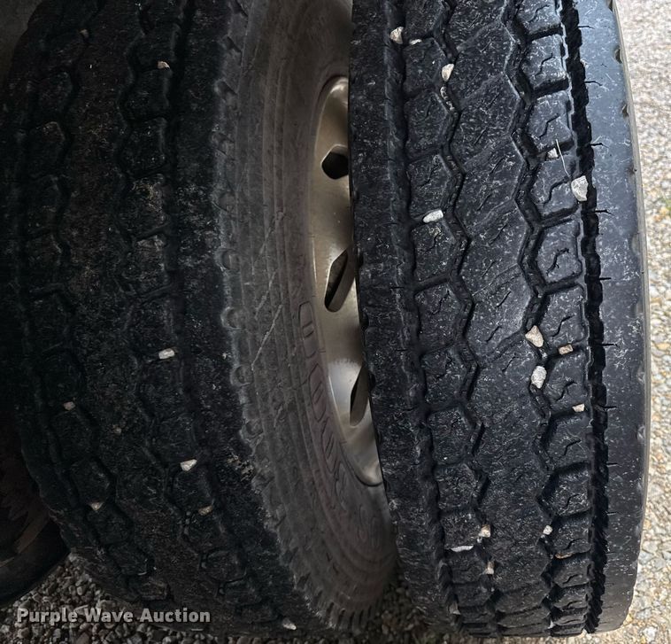 image for item ED4333 1995 Freightliner FLD 112 dump truck