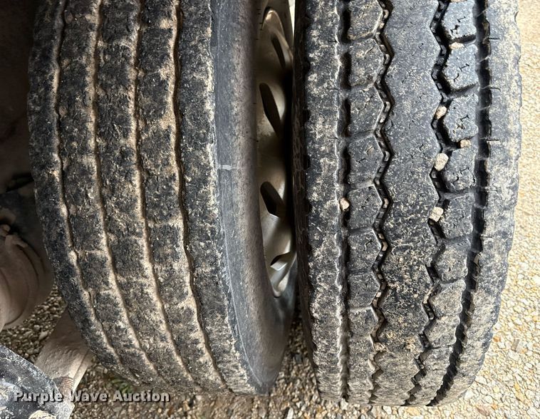 image for item ED4333 1995 Freightliner FLD 112 dump truck