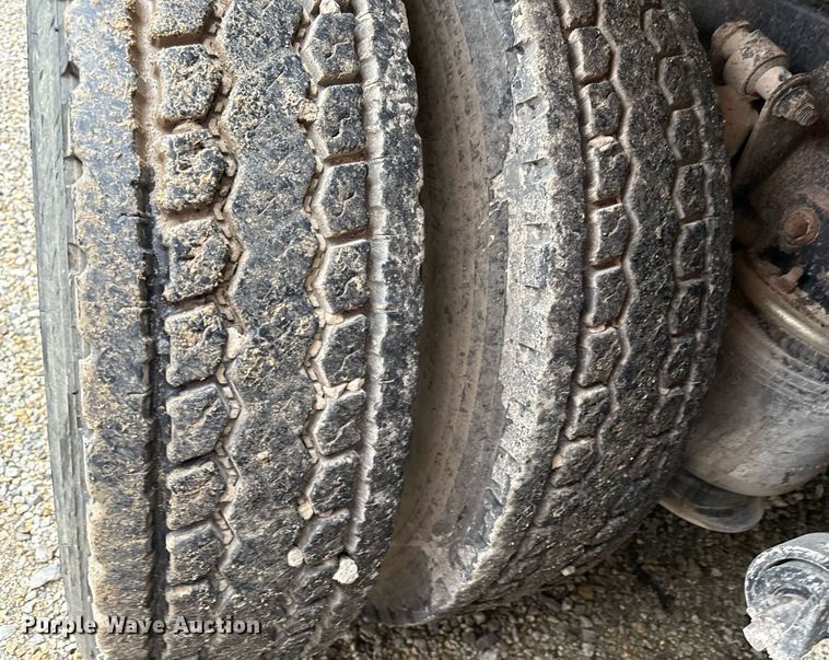 image for item ED4333 1995 Freightliner FLD 112 dump truck