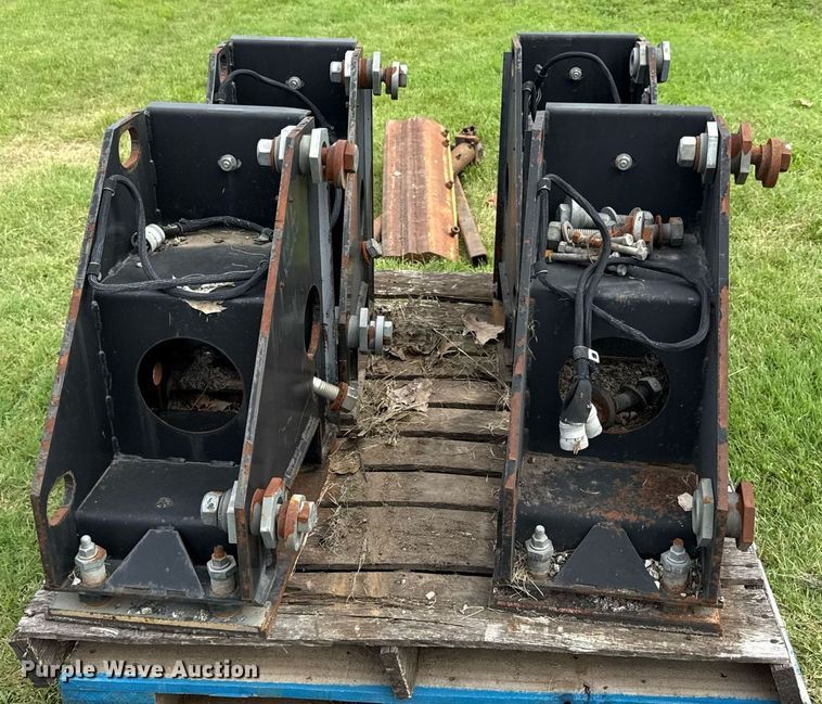 image for item ED4347 (4) Caterpillar screed extensions