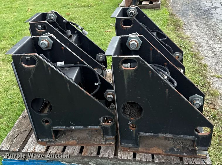 image for item ED4347 (4) Caterpillar screed extensions