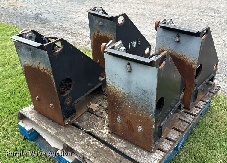 image for item ED4347 (4) Caterpillar screed extensions