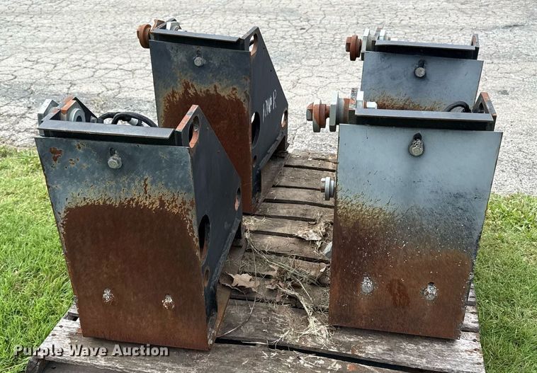 image for item ED4347 (4) Caterpillar screed extensions