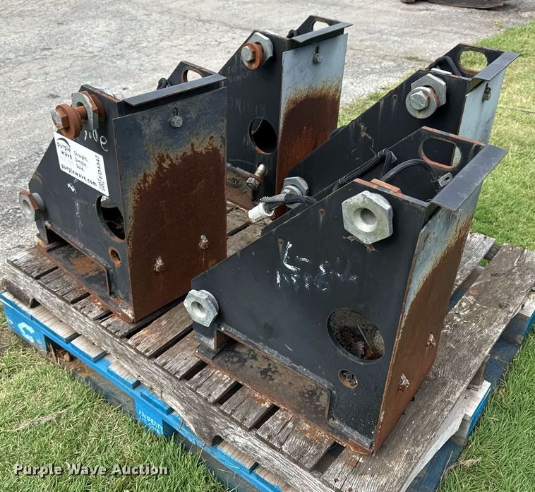 image for item ED4347 (4) Caterpillar screed extensions