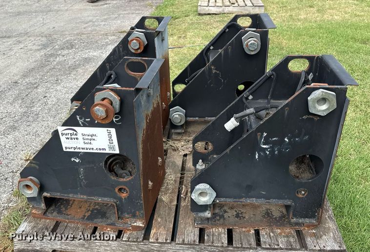 image for item ED4347 (4) Caterpillar screed extensions