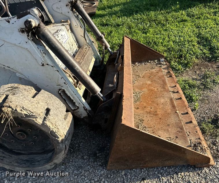 image for item ED4388 1998 Bobcat 873 skid steer loader