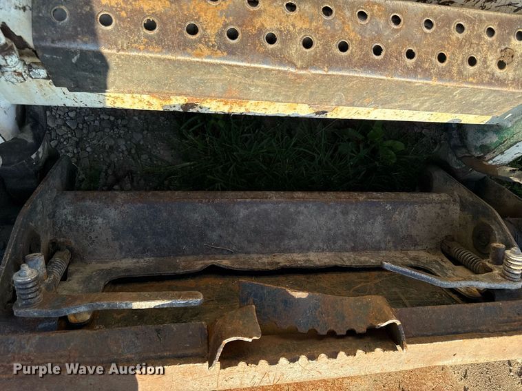 image for item ED4388 1998 Bobcat 873 skid steer loader