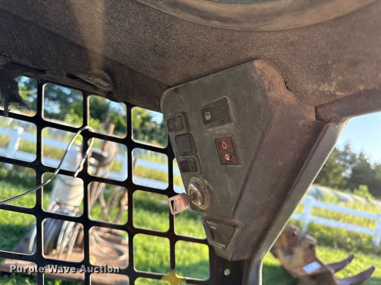 image for item ED4388 1998 Bobcat 873 skid steer loader