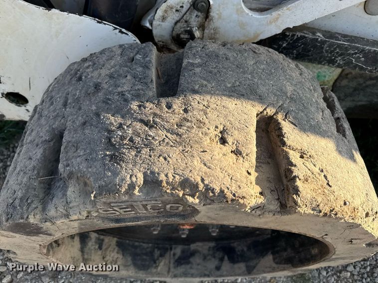 image for item ED4388 1998 Bobcat 873 skid steer loader