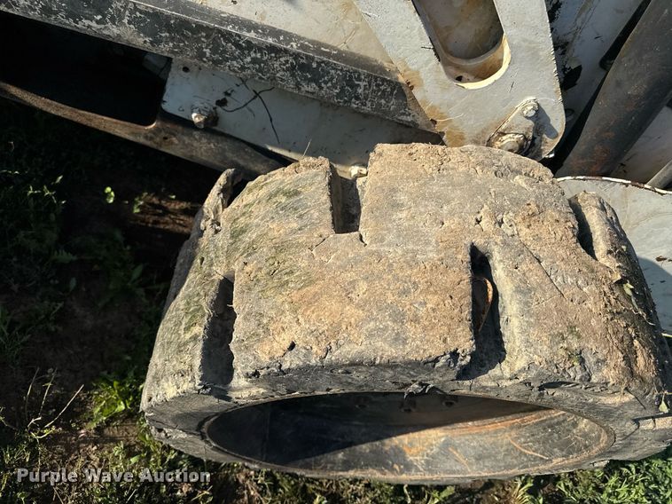 image for item ED4388 1998 Bobcat 873 skid steer loader