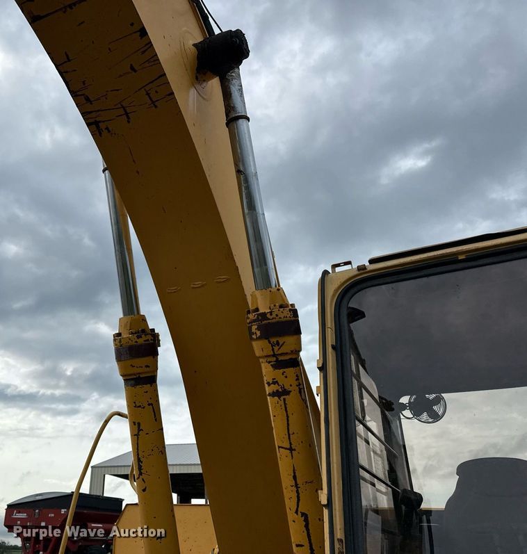 image for item ED4405 1996 John Deere 690ELC excavator