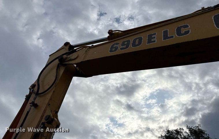 image for item ED4405 1996 John Deere 690ELC excavator