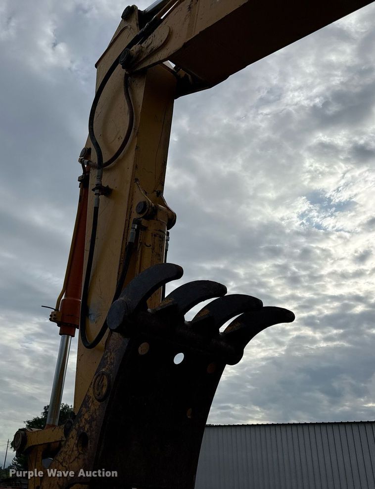 image for item ED4405 1996 John Deere 690ELC excavator