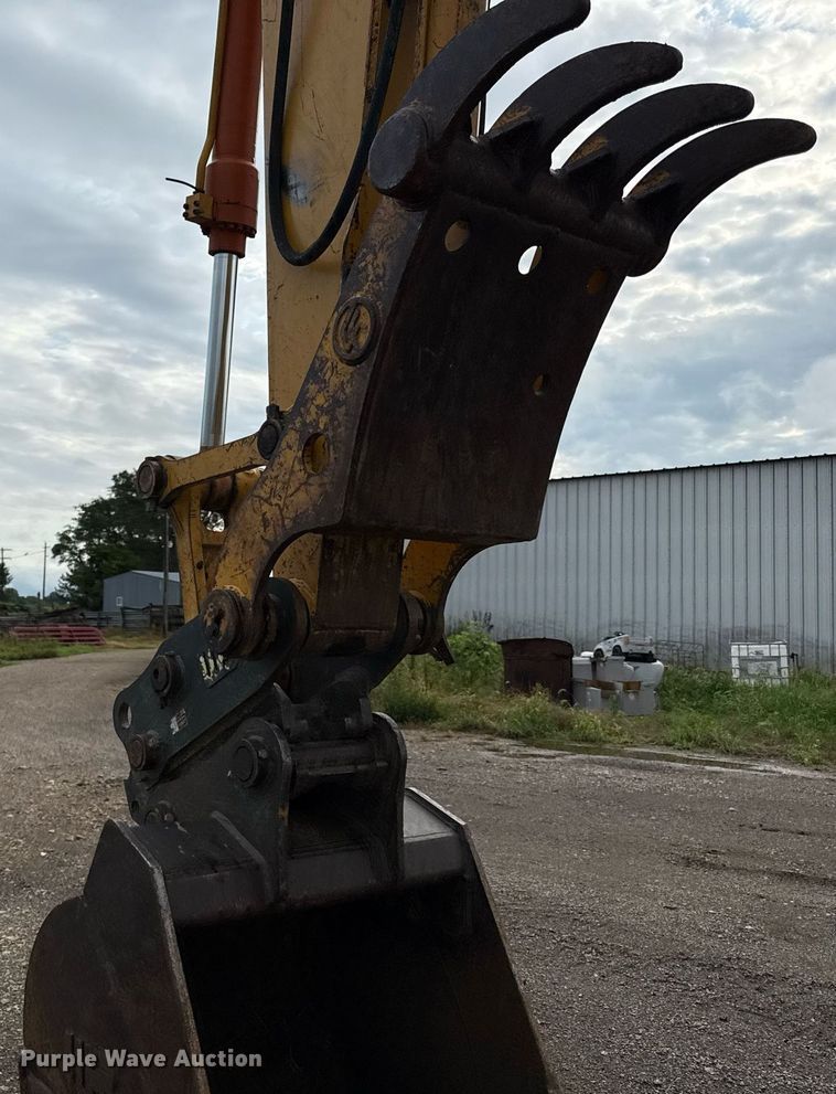 image for item ED4405 1996 John Deere 690ELC excavator