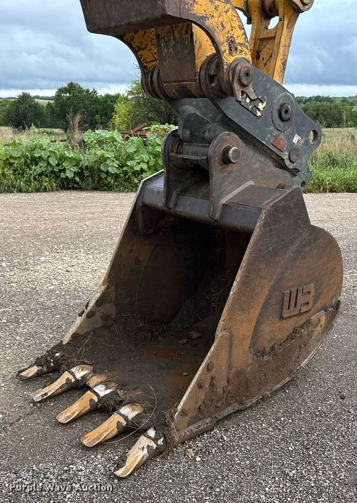 image for item ED4405 1996 John Deere 690ELC excavator