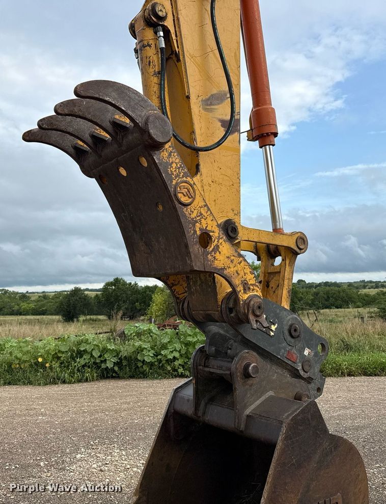 image for item ED4405 1996 John Deere 690ELC excavator