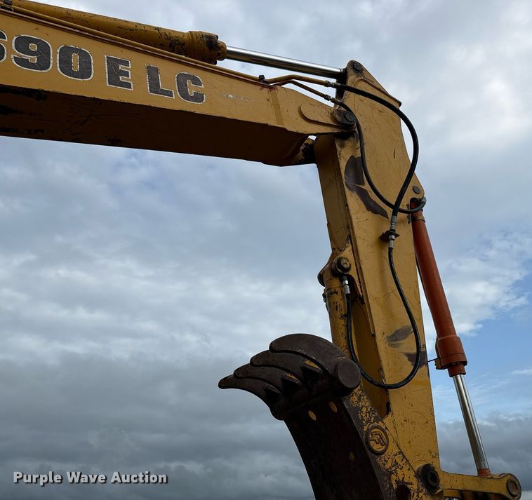 image for item ED4405 1996 John Deere 690ELC excavator