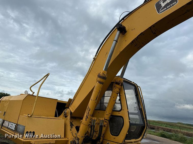 image for item ED4405 1996 John Deere 690ELC excavator