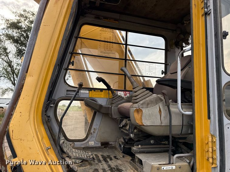 image for item ED4405 1996 John Deere 690ELC excavator