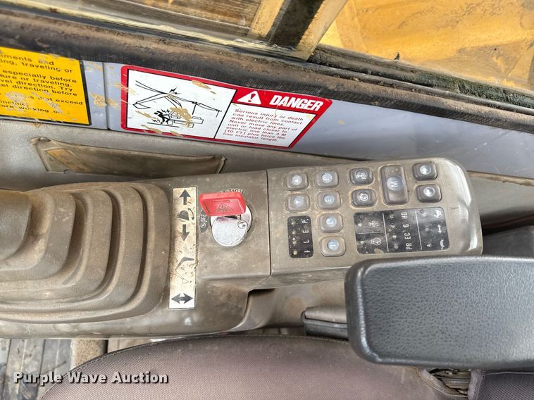 image for item ED4405 1996 John Deere 690ELC excavator