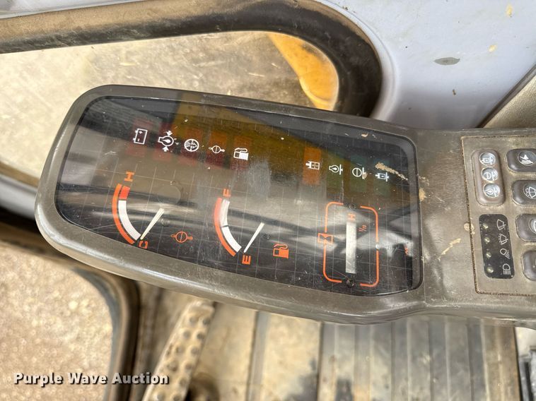 image for item ED4405 1996 John Deere 690ELC excavator