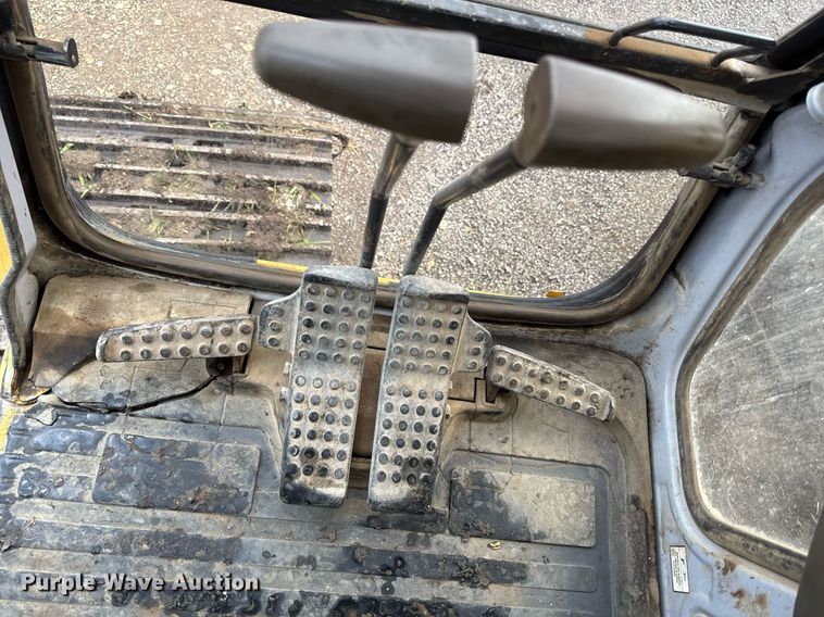 image for item ED4405 1996 John Deere 690ELC excavator