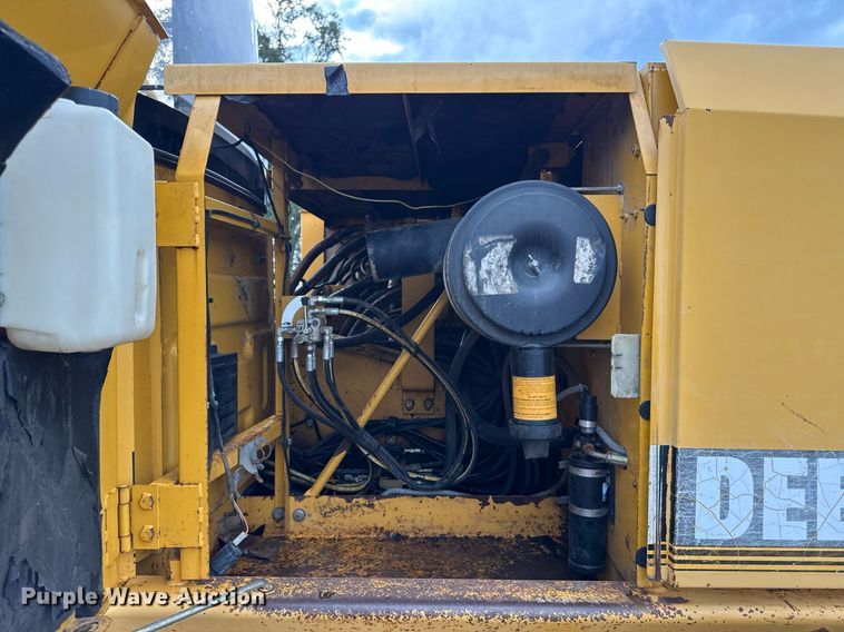 image for item ED4405 1996 John Deere 690ELC excavator