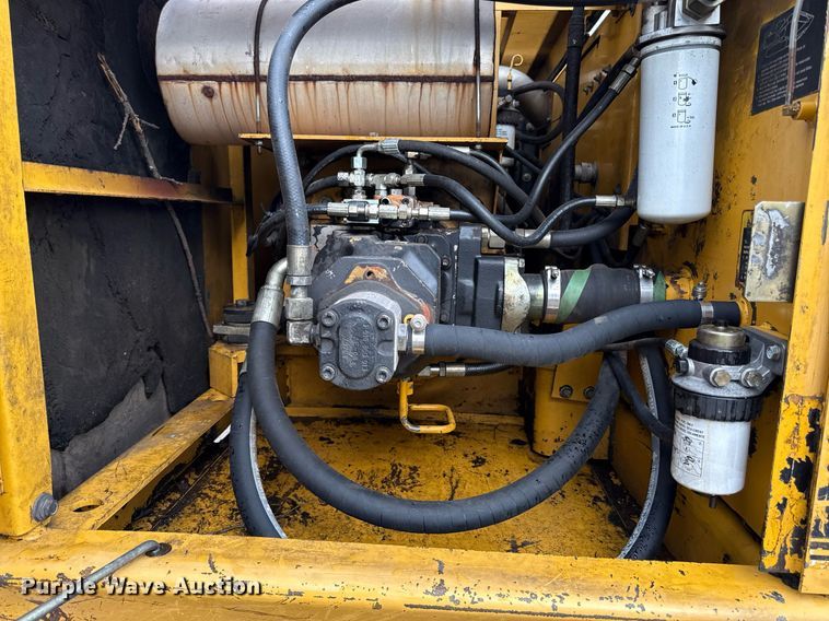 image for item ED4405 1996 John Deere 690ELC excavator