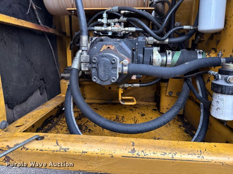 image for item ED4405 1996 John Deere 690ELC excavator