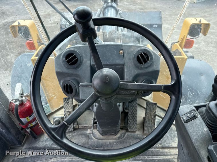 image for item ED5770 2016 John Deere 724K wheel loader