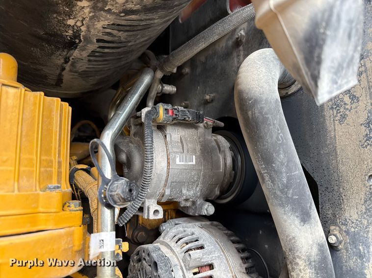 image for item ED5770 2016 John Deere 724K wheel loader