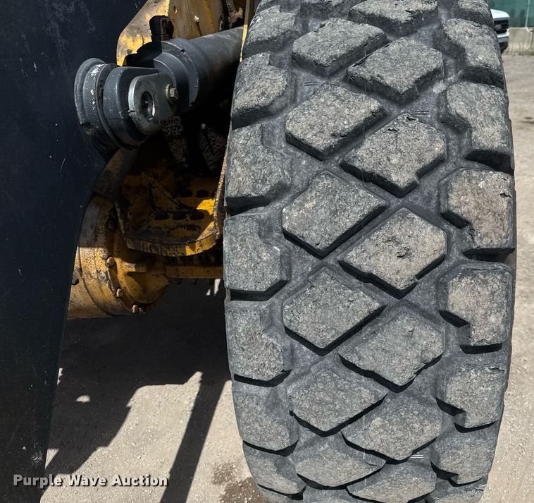 image for item ED5770 2016 John Deere 724K wheel loader